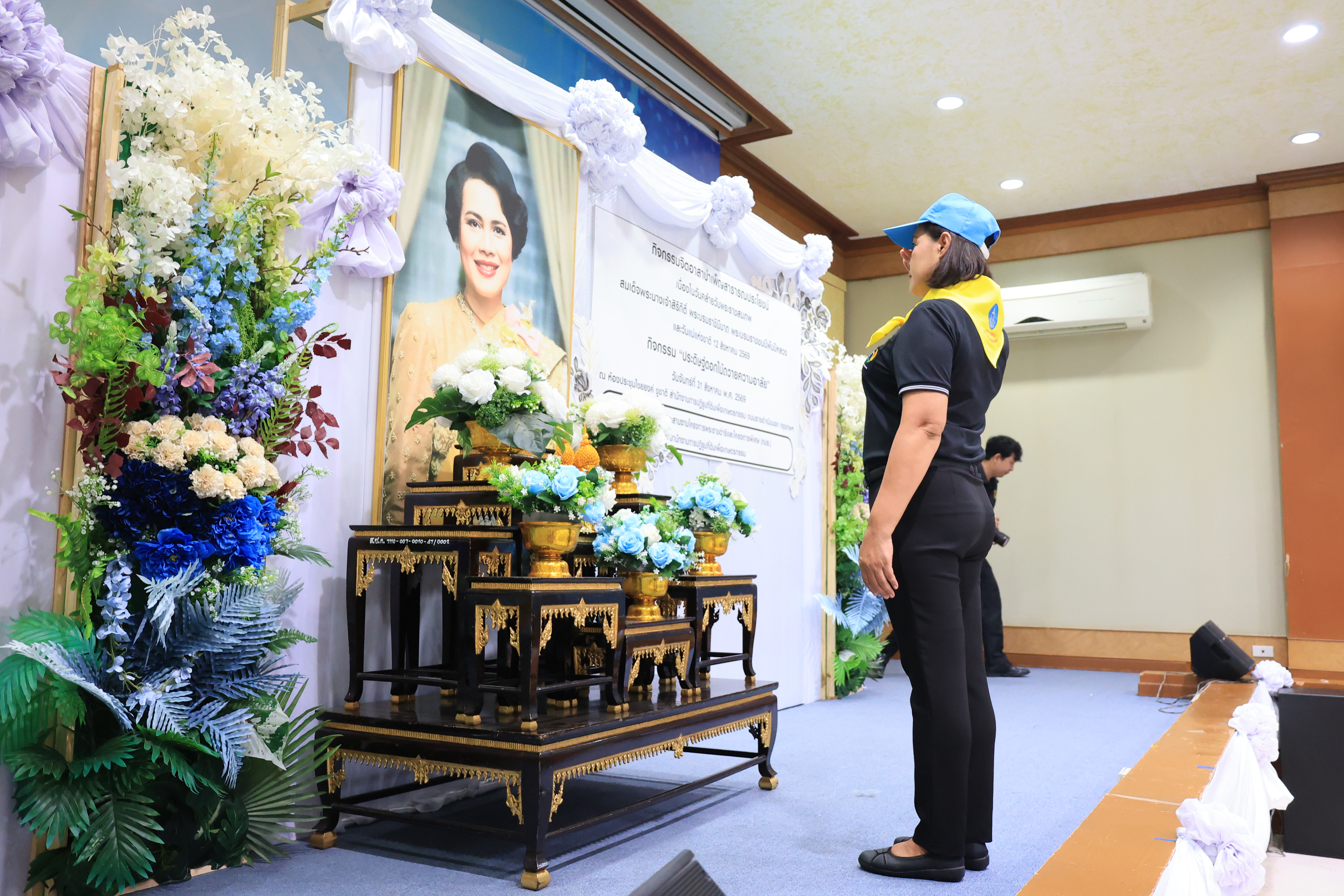 title - ส.ป.ก. จัดกิจกรรม “ประดิษฐ์ดอกไม้ถวายความอาลัย” ส่งเสริมสนับสนุนให้บุคลากรมีจิตสาธารณะและมีส่วนร่วมในการบำเพ็ญสาธารณะประโยชน์